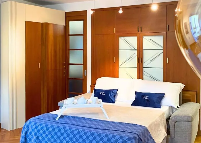 Fwl The Lake Nyaraló